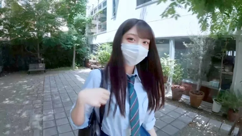 FC2-PPV-4616461 【纯天然无删减美女】被「星探团团围住」的18岁极端正统美女，不吃药连续被内射两次。她身穿制服出现。