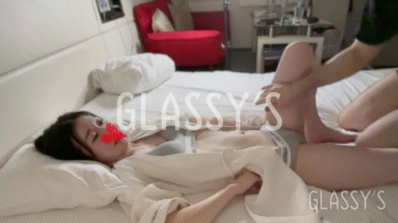 FC2-PPV-4701919 #25 与可爱苗条的日本美女进行大量潮吹原始性爱│GLASSY'S