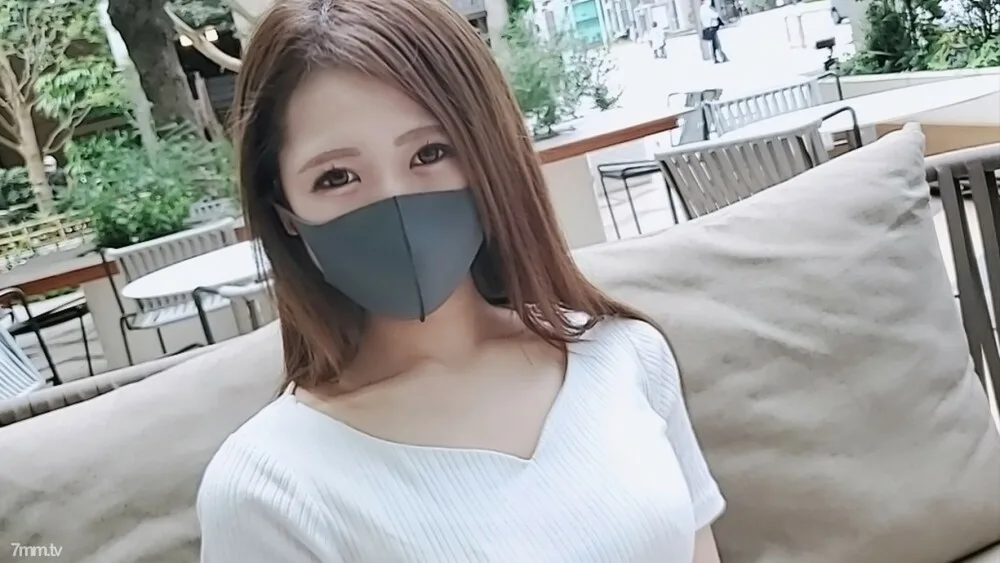FC2-PPV-2031941 第一枪！ !!数量有限！ [无码] 第一次不告诉男朋友就作弊！向一个在镇上认识的美丽女人中出！ !! （口交现场出现）