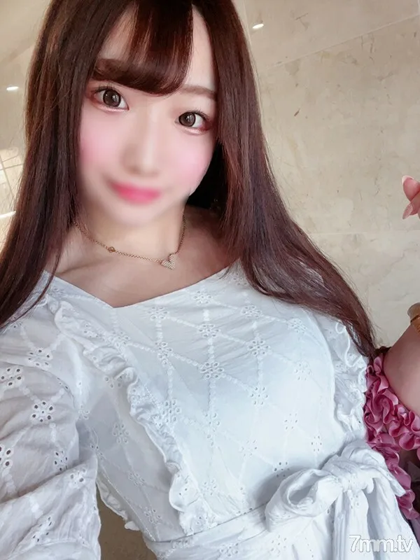 FC2-PPV-2067879 完整的外观★ 白皙整洁的18 岁现役女○ 学生！只看鸡巴就湿透的普通少女隐藏的变态情色！危险的 Nissei Saddle 没有性知识，因为它太天真了 ★ 大量阴道射在还不知道精液味道的粉红色阴户中 * 特别