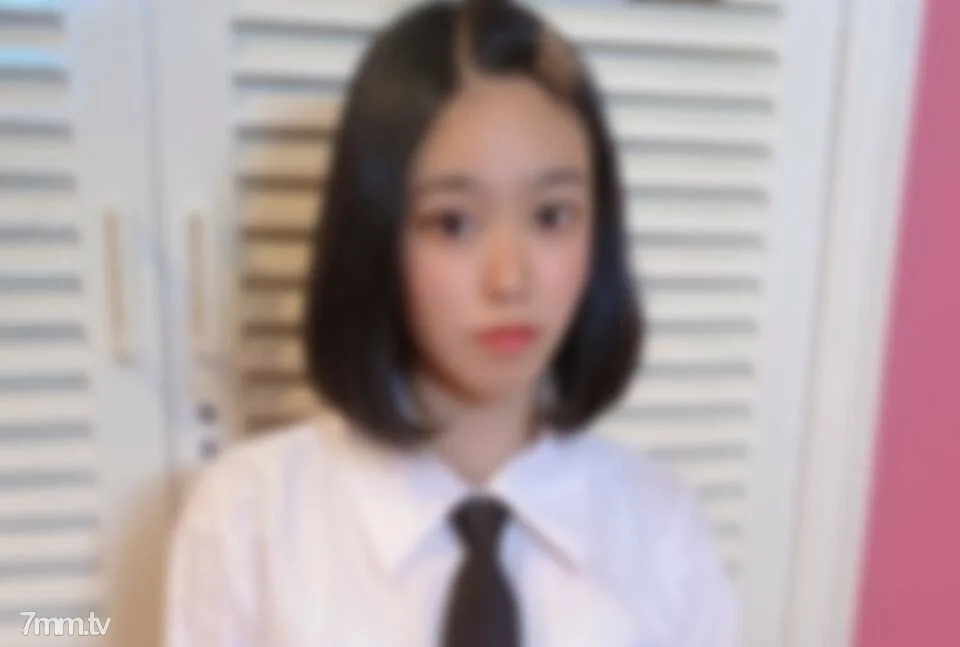 FC2-PPV-2101721 一个睡在网吧里的女孩。受不了公公的一跃而孤单绝望离家出走的少女。舔未完成的身体和大量的阴道暨射在未成熟的阴部。