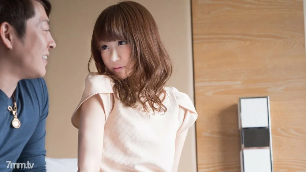 396-SARA-01 这样的女孩正在申请......冲击第一枪蚀刻 / Sara